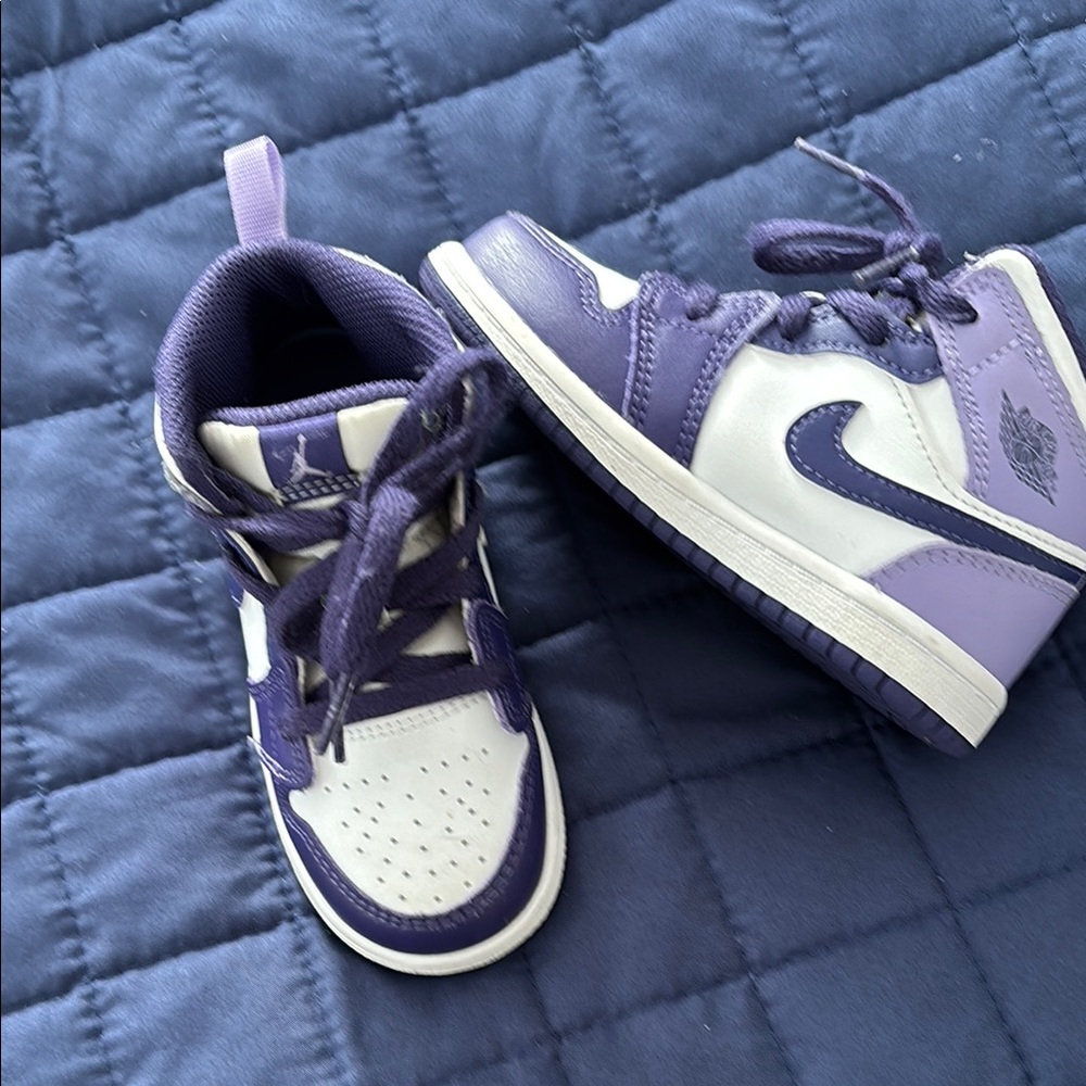 Nike air Jordon Kids Sneakers in Purple and White